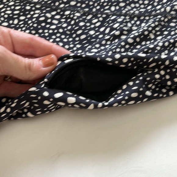 Title nine mini dress black-and-white print with zipper pocket size medium - Picture 3 of 4